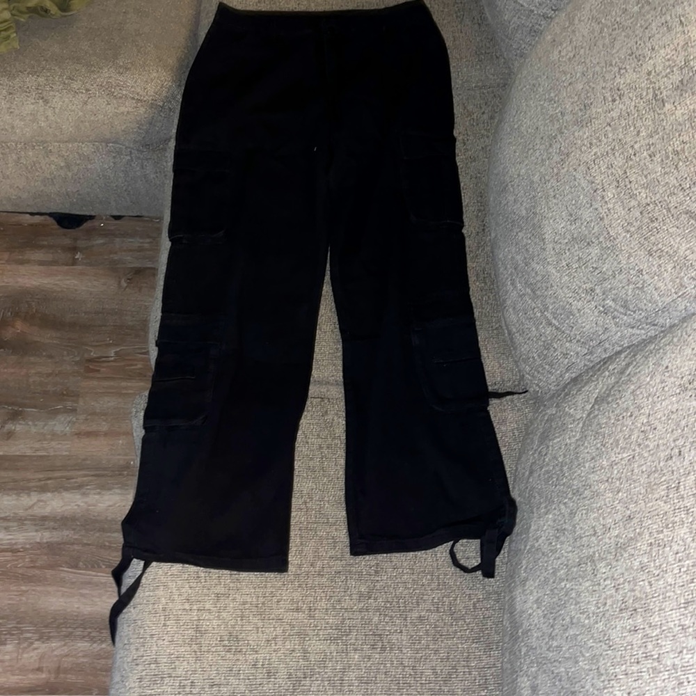 Large black cargo pants ! Never worn !